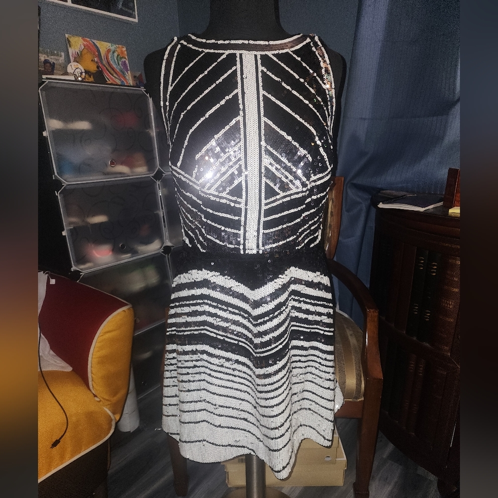 Guess NWOT Sequin Dress Size 10 Black and White